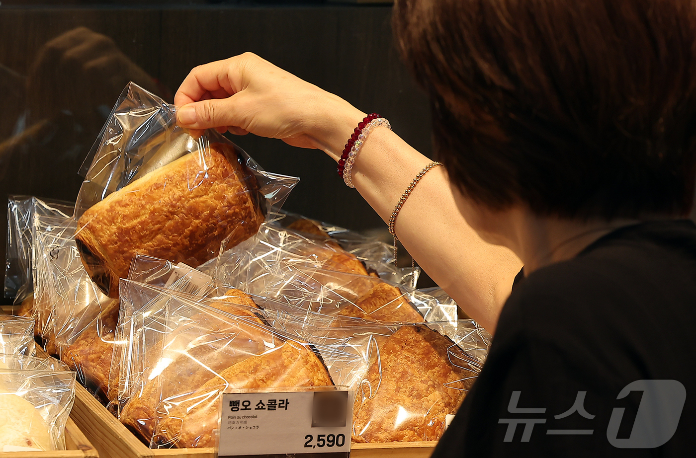 (서울=뉴스1) 김진환 기자 = 빵값이 6개월 연속 고공행진을 이어가고 있다.3일 통계청 국가통계포털(KOSIS)에 따르면, 8월 빵 물가지수는 138.61(2020년=100)로, …