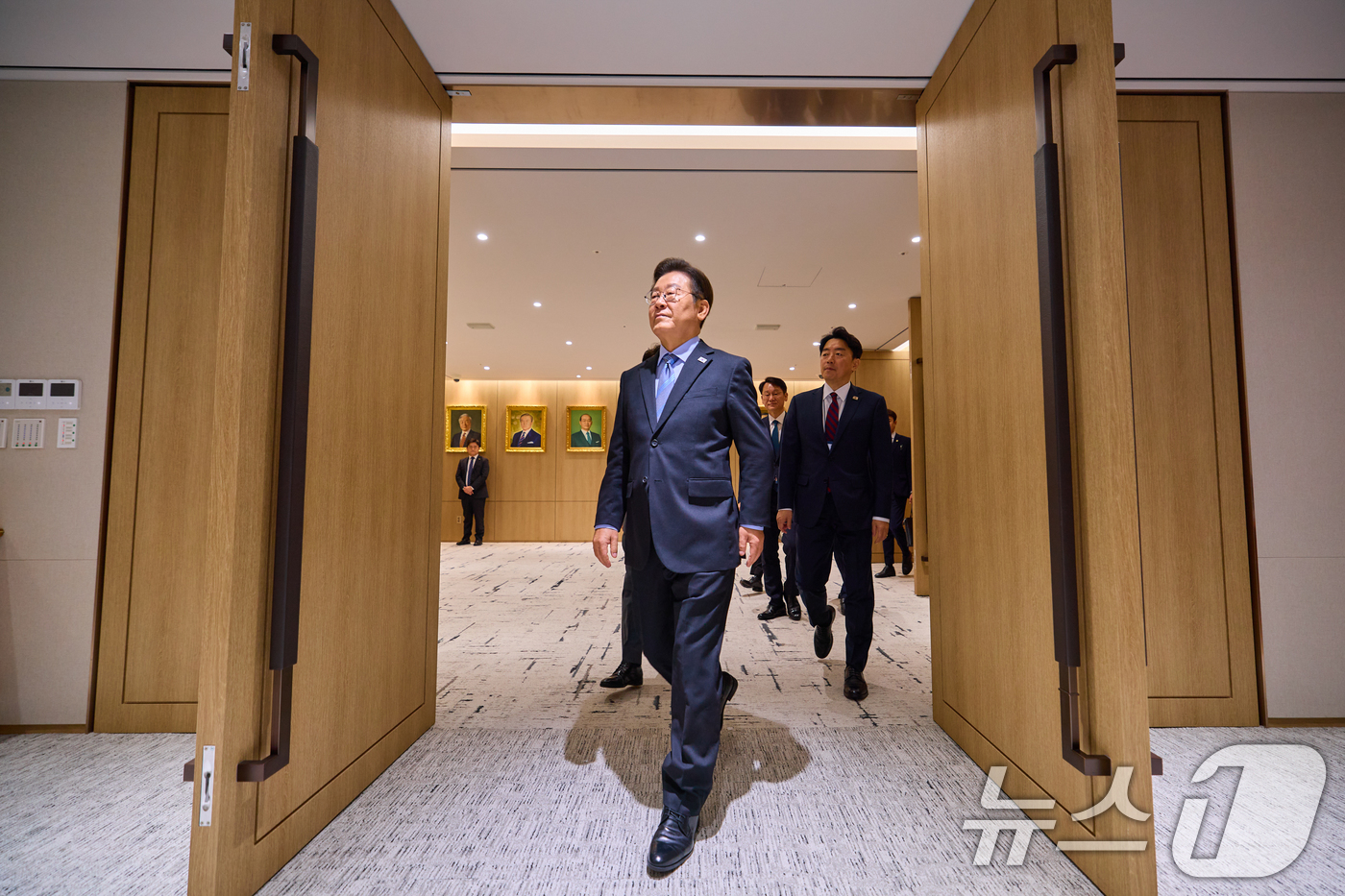 (서울=뉴스1) 허경 기자 = 이재명 대통령이 지난 2일 서울 용산 대통령실 청사에서 열린 제40회 국무회의에 참석하고 있다. (이재명 대통령 SNS. 재판매 및 DB 금지) 20 …