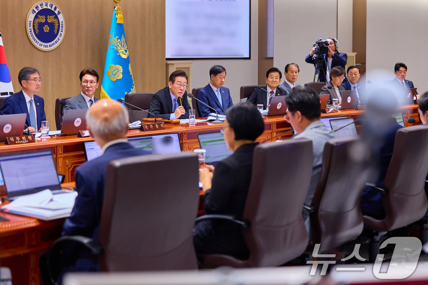 (서울=뉴스1) 허경 기자 = 이재명 대통령이 지난 2일 서울 용산 대통령실 청사에서 열린 제40회 국무회의에서 발언하고 있다. (이재명 대통령 SNS. 재판매 및 DB 금지) 2 …