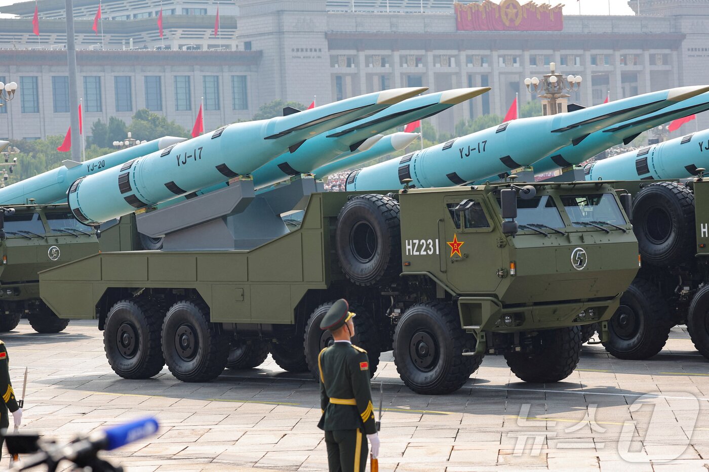 본문 이미지 - 중국 전승절 80주년 열병식에서 공개한 초음속 대함미사일 잉지&#40;YJ&#41;-17 ⓒ 로이터=뉴스1 ⓒ News1 김초희 디자이너