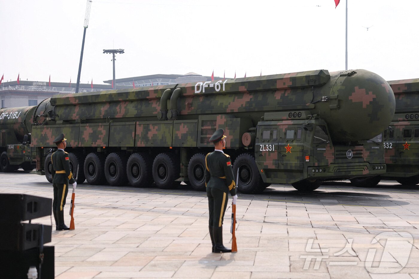 본문 이미지 - 중국 전승절 80주년 열병식에서 공개한 대륙간탄도미사일&#40;ICBM&#41; 둥펑&#40;DF&#41;-61 ⓒ 로이터=뉴스1 ⓒ News1  