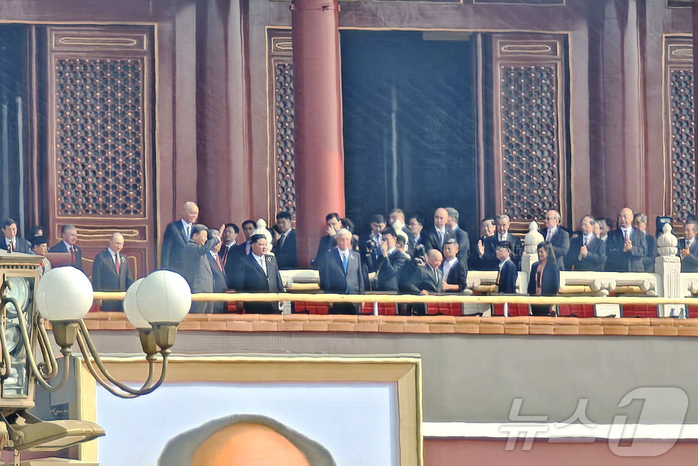 (서울=뉴스1) 정은지 특파원 = 시진핑 중국 국가주석과 김정은 북한 노동당 총비서 등이 3일(현지시간) 중국 베이징시 톈안먼(천안문) 광장에서 열린 '전승절'(항일전쟁 및 반파시 …