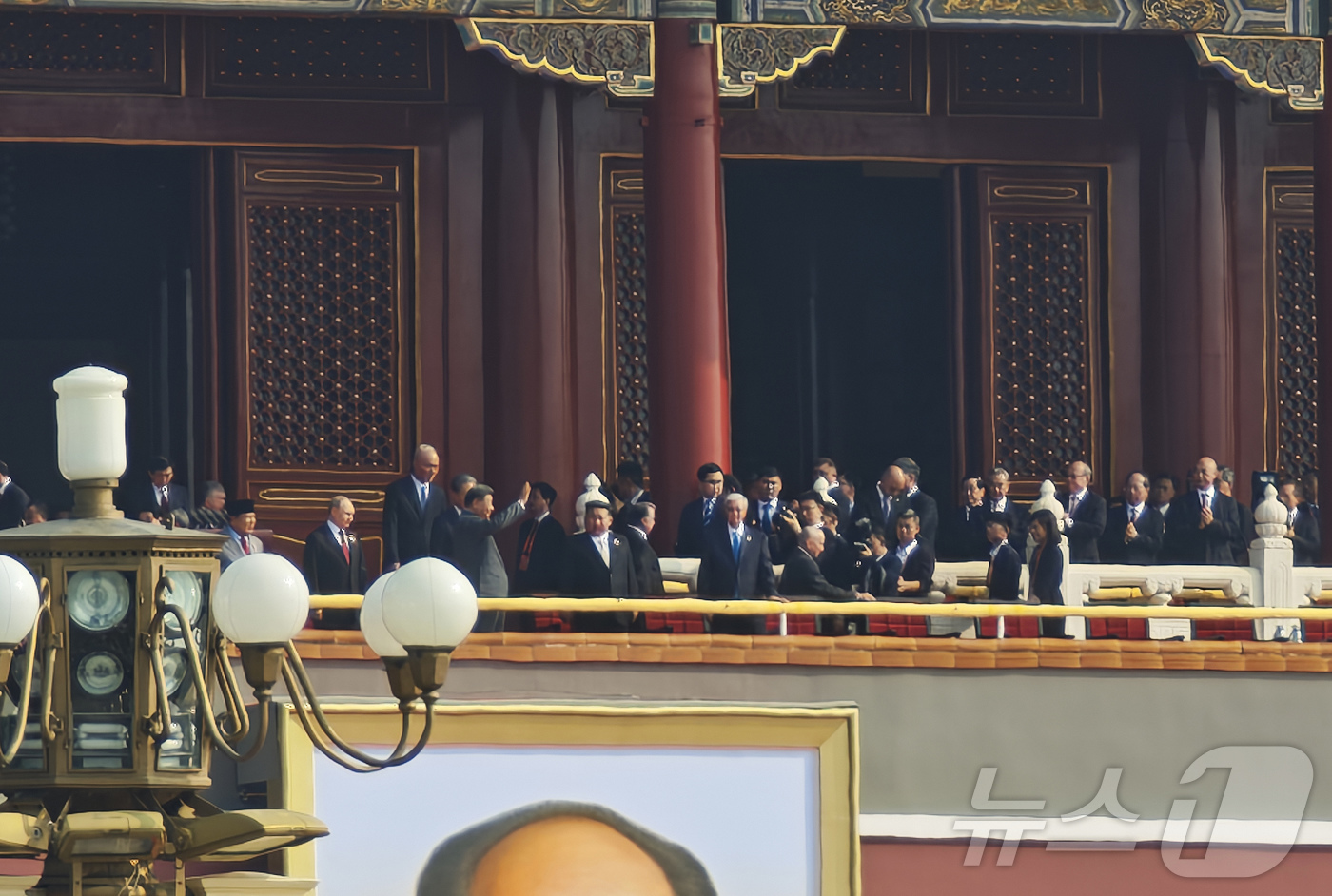 (서울=뉴스1) 정은지 특파원 = 시진핑 중국 국가주석과 김정은 북한 노동당 총비서 등이 3일(현지시간) 중국 베이징시 톈안먼(천안문) 광장에서 열린 '전승절'(항일전쟁 및 반파시 …