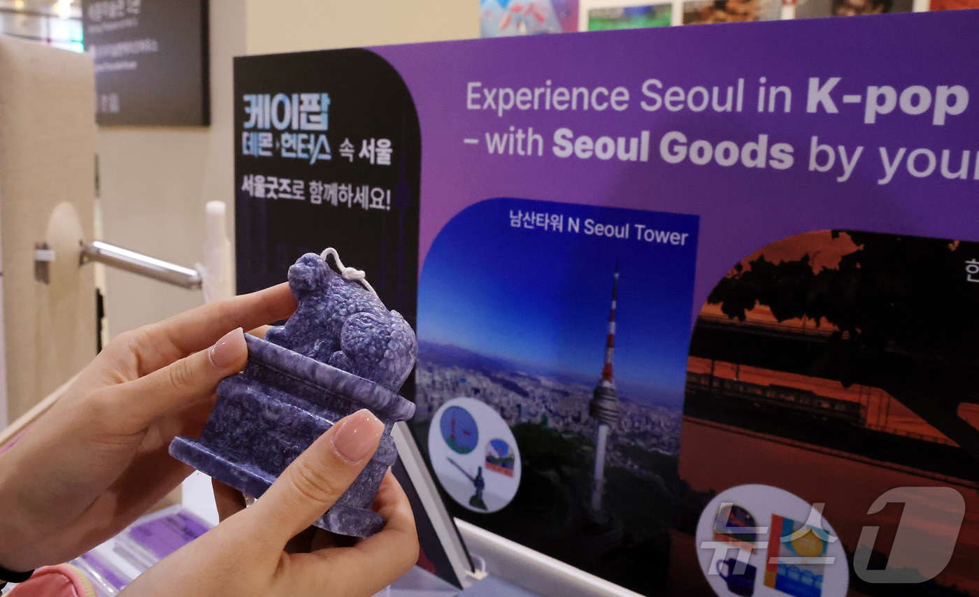 (서울=뉴스1) 김진환 기자 = 넷플릭스 오리지널 애니메이션 '케이팝 데몬 헌터스'가 '오징어게임'의 기록까지 갈아치웠다.넷플릭스가 3일 공개한 시청 순위를 보면, '케이팝 데몬 …