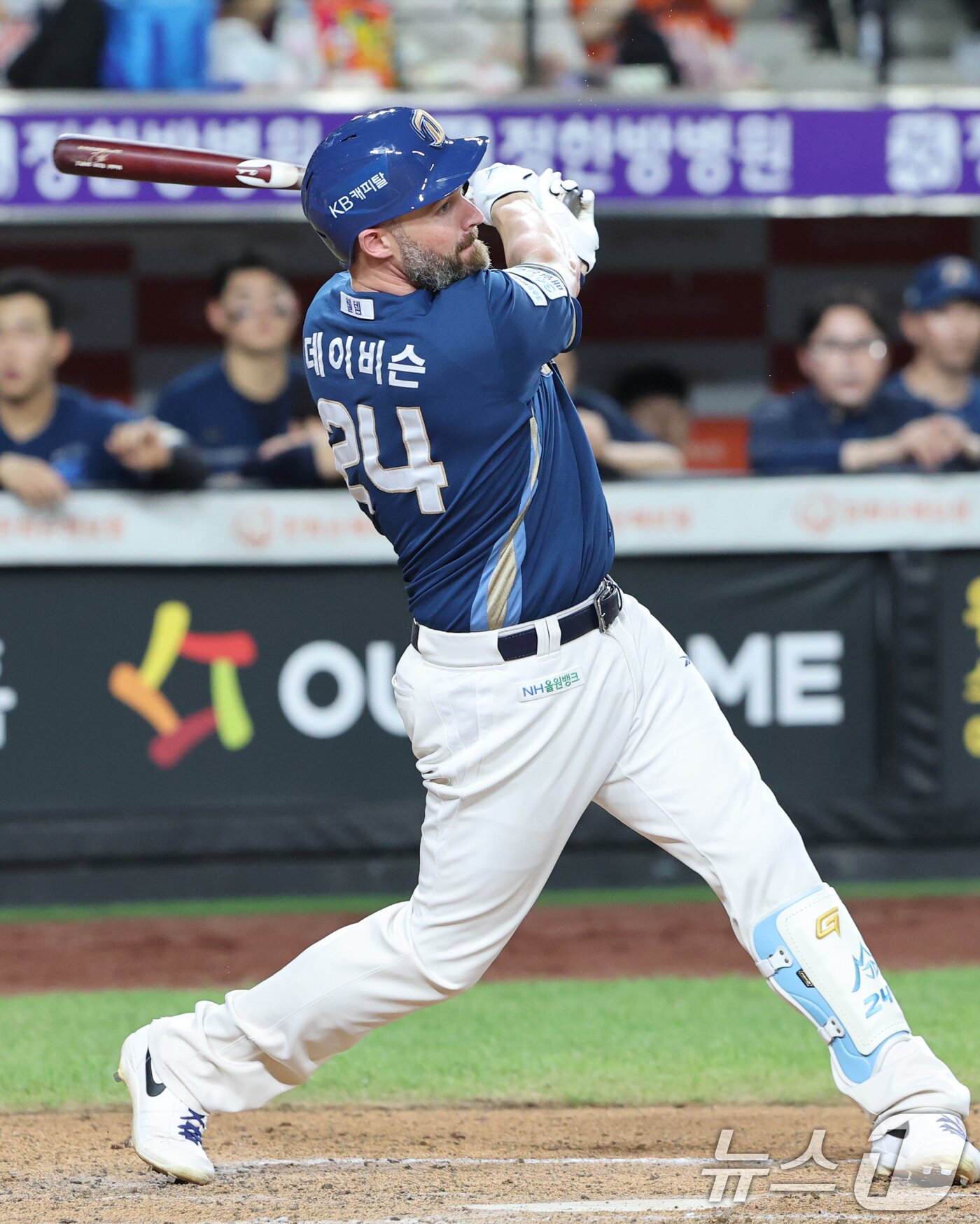 본문 이미지 - 3일 대전 한화생명 볼파크에서 열린 프로야구 &#39;2025 신한 SOL뱅크 KBO 리그&#39; NC 다이노스와 한화 이글스 경기에서 7회초 1사 1루 NC 데이비슨가 우전 안타를 치고 있다. 2025.9.3/뉴스1 ⓒ News1 김기태 기자