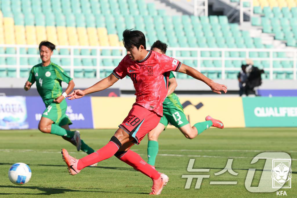 (서울=뉴스1) = 22세 이하(U22) 축구대표팀이 아시아축구연맹(AFC) U23 아시안컵 예선 첫 경기에서 시원한 대승을 거뒀다.이민성 감독이 이끄는 한국은 3일 인도네시아 시 …