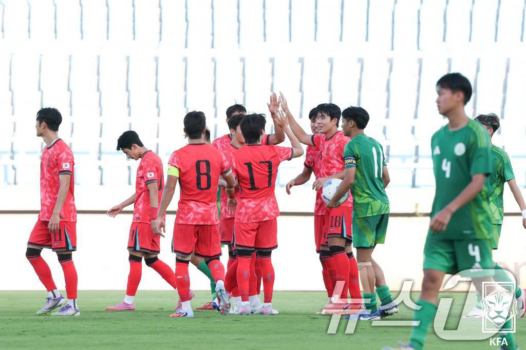 (서울=뉴스1) = 22세 이하(U22) 축구대표팀이 아시아축구연맹(AFC) U23 아시안컵 예선 첫 경기에서 시원한 대승을 거뒀다.이민성 감독이 이끄는 한국은 3일 인도네시아 시 …