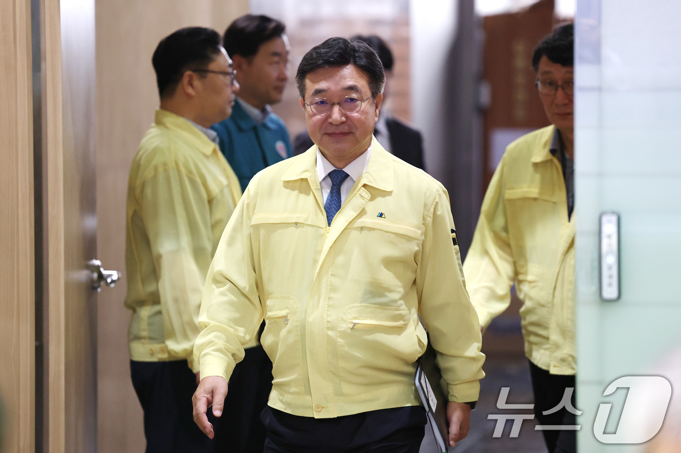 (서울=뉴스1) 임세영 기자 = 윤호중 행정안전부 장관이 30일 오전 서울 종로구 정부서울청사에서 서울상황센터에서 열린 국가정보자원관리원(국정자원) 행정정보시스템 화재 관련 중앙재 …