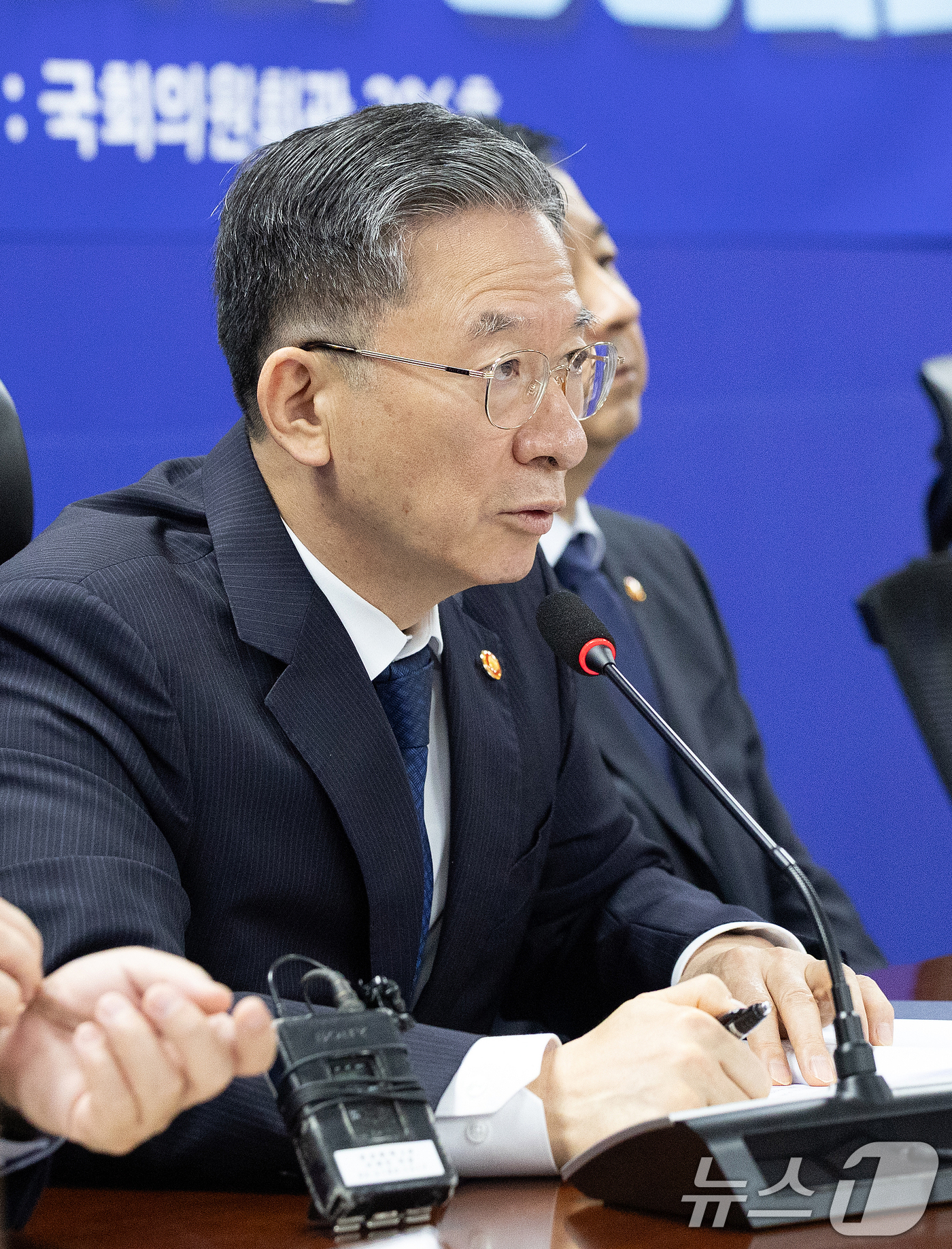 (서울=뉴스1) 이승배 기자 = 정성호 법무부 장관이 30일 서울 여의도 국회에서 열린 '경제형벌 민사책임 합리화 당정협의'에서 모두발언하고 있다. 2025.9.30/뉴스1