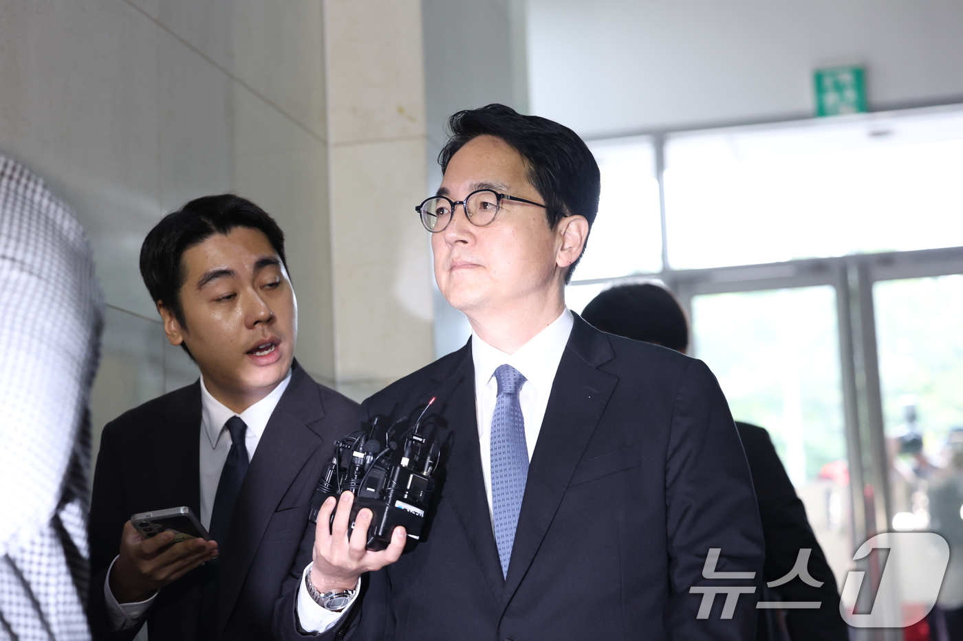 (서울=뉴스1) 박정호 기자 = 심우정 전 검찰총장이 30일 오전 서울 서초구 서초중앙로 해병대원 순직 사건 관련 의혹을 수사하는 순직해병특검팀(특별검사 이명현)으로 이종섭 호주대 …