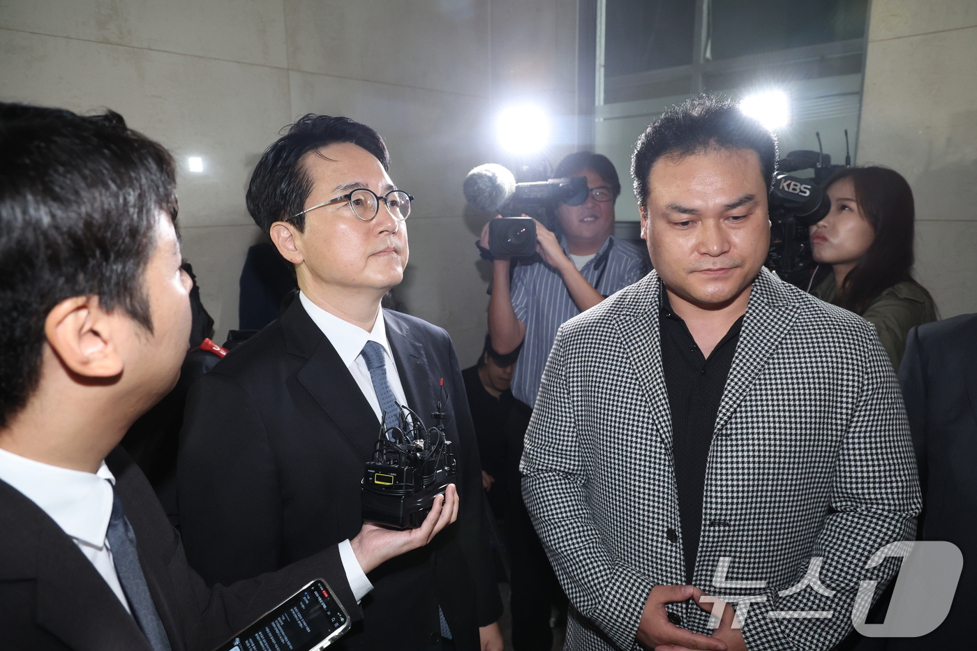 (서울=뉴스1) 박정호 기자 = 심우정 전 검찰총장이 30일 오전 서울 서초구 서초중앙로 해병대원 순직 사건 관련 의혹을 수사하는 순직해병특검팀(특별검사 이명현)으로 이종섭 호주대 …