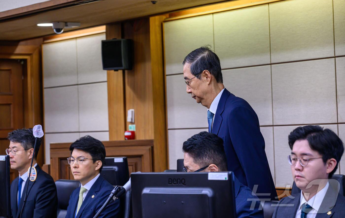 본문 이미지 - 한덕수 전 국무총리가 30일 서울 서초구 서울중앙지법에서 열린 내란 우두머리 방조 및 위증 등 혐의 재판에 피고인으로 출석하고 있다. 2025.9.30/뉴스1 ⓒ News1 사진공동취재단