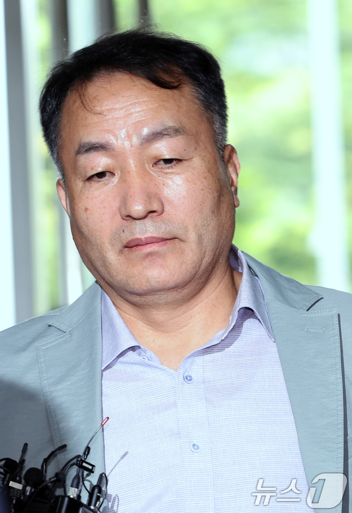 (서울=뉴스1) 박정호 기자 = 김계환 전 해병대사령관이 30일 오전 서울 서초구 서초중앙로 순직해병 특검(이명현 특별검사) 사무실에서 피의자 조사를 받기 위해 출석하고 있다. …