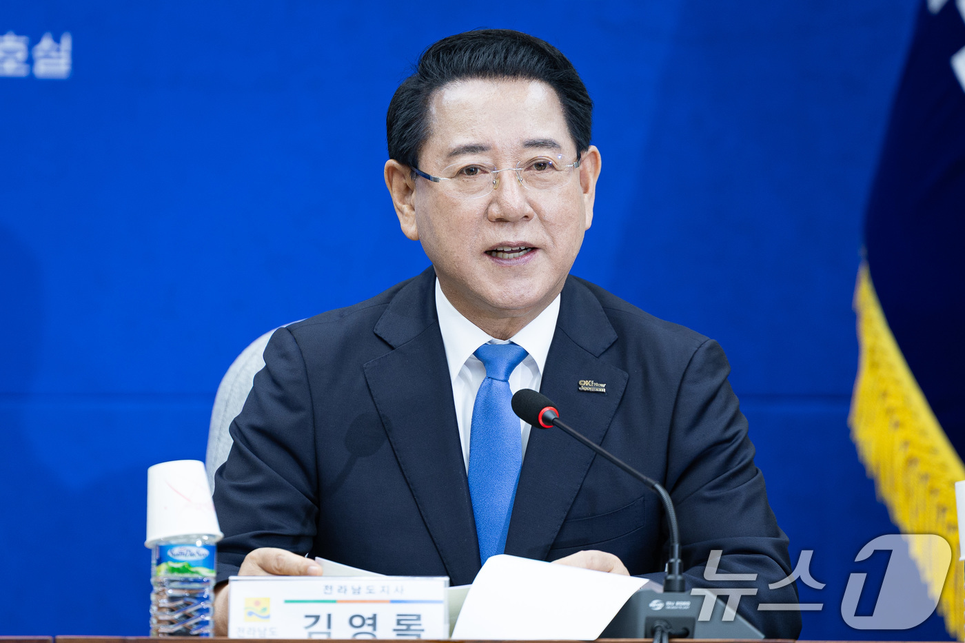 (서울=뉴스1) 유승관 기자 = 김영록 전라남도지사가 30일 서울 여의도 국회에서 열린 2025 더불어민주당 전라남도 예산정책협의회에서 모두 발언을 하고 있다. 2025.9.30/ …