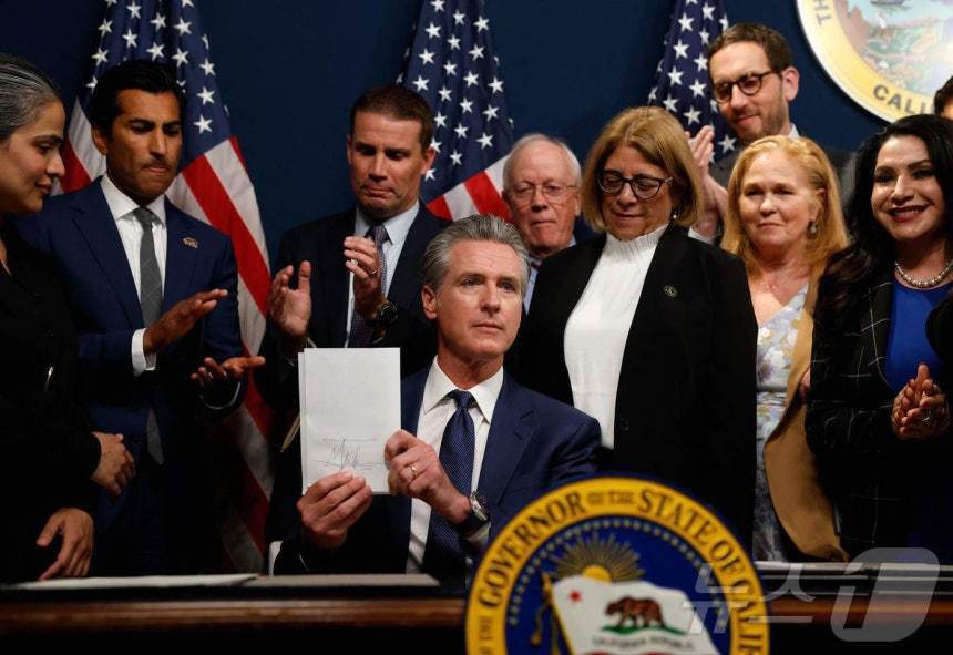 본문 이미지 - 개빈 크리스토퍼 뉴섬 미국 캘리포니아주 주지사ⓒ AFP=뉴스1