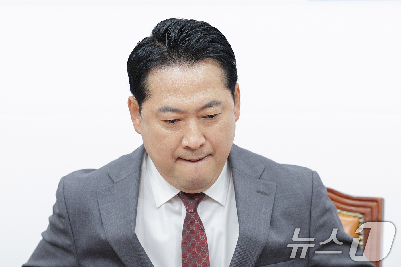 (서울=뉴스1) 신웅수 기자 = 장동혁 국민의힘 대표가 30일 서울 여의도 국회에서 국정자원 화재로 인한 소상공인 피해 대책 마련 촉구 기자회견에 참석하고 있다. 2025.9.30 …