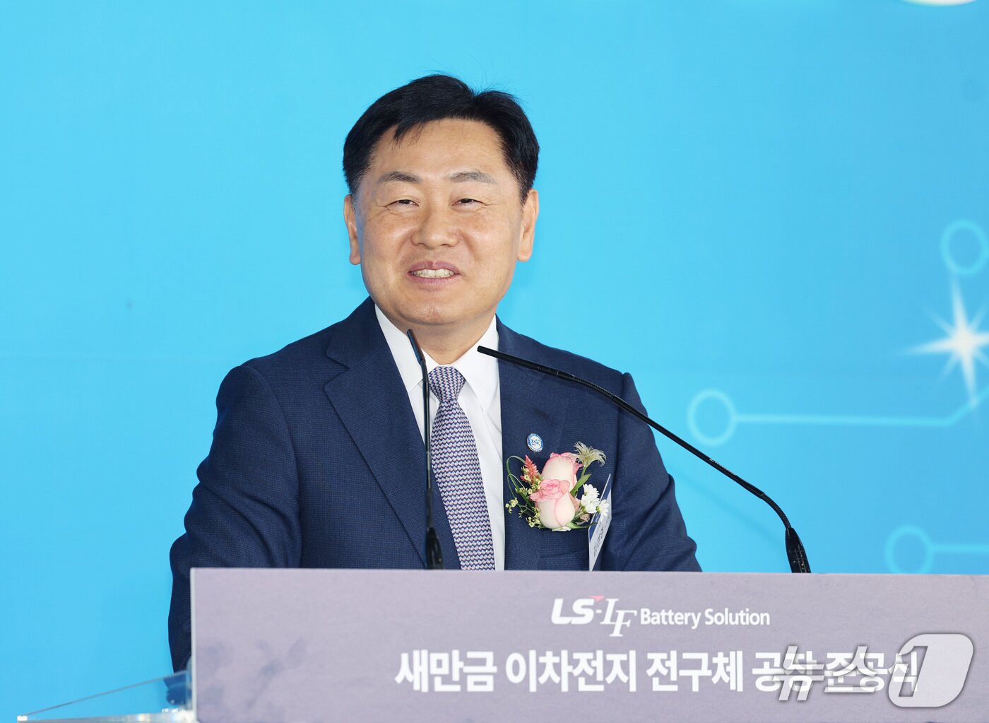 본문 이미지 -  30일 새만금산단 5공구 내 LS-L&F배터리솔루션㈜ 공장 준공식에 참석한 김관영 전북도지사가 축사를 하고 있다.&#40;전북도 제공. 재판매 및 DB금지&#41;/뉴스1 