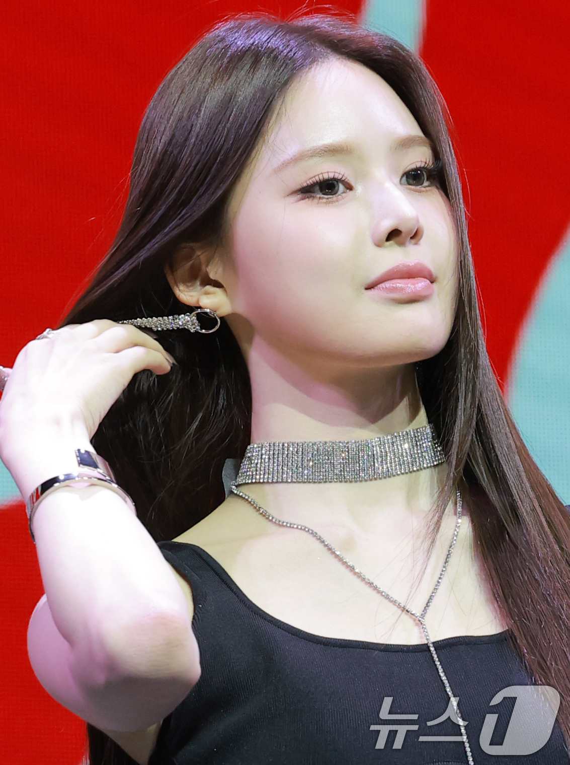 (서울=뉴스1) 권현진 기자 = 그룹 이즈나(izna)의 방지민이 30일 서울 광진구 예스24 라이브홀에서 가진 두 번째 미니 앨범 'Not Just Pretty(낫 저스트 프리티 …