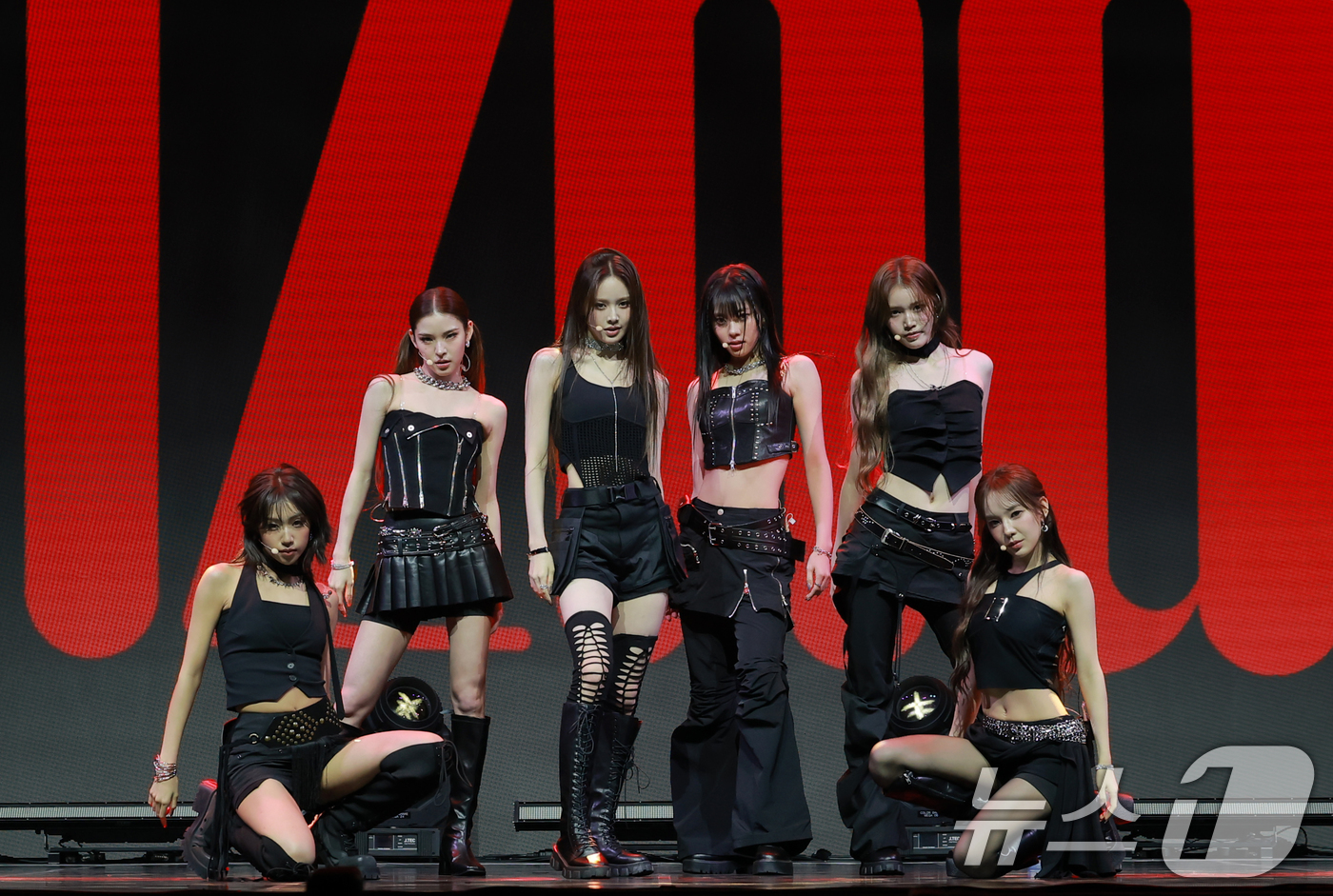 (서울=뉴스1) 권현진 기자 = 그룹 이즈나(izna)가 30일 서울 광진구 예스24 라이브홀에서 가진 두 번째 미니 앨범 'Not Just Pretty(낫 저스트 프리티)' 발매 …