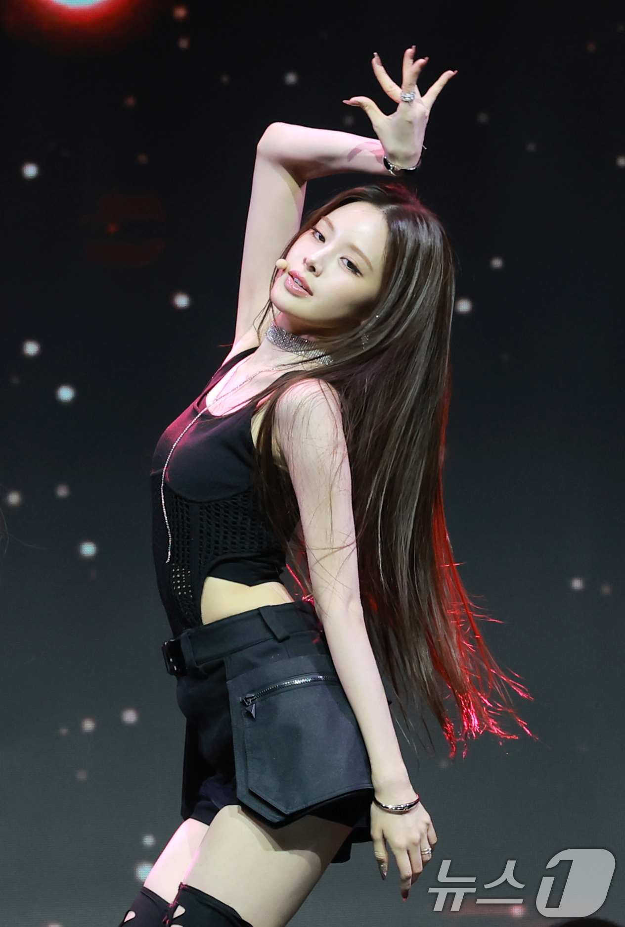 (서울=뉴스1) 권현진 기자 = 그룹 이즈나(izna) 방지민이 30일 서울 광진구 예스24 라이브홀에서 가진 두 번째 미니 앨범 'Not Just Pretty(낫 저스트 프리티) …