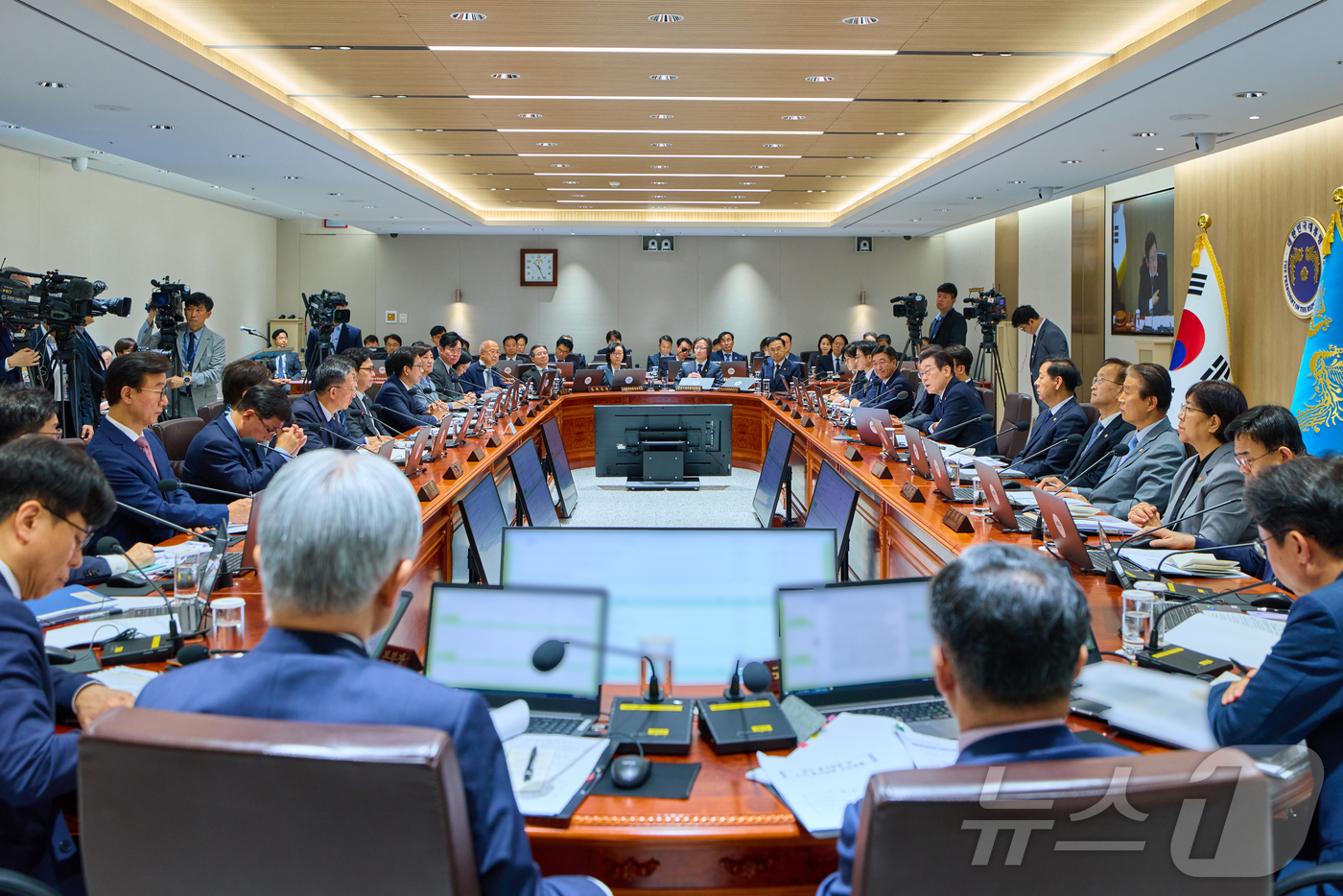 (서울=뉴스1) 이재명 기자 = 이재명 대통령이 30일 서울 용산 대통령실 청사에서 열린 제44회 국무회의에서 발언을 하고 있다. (대통령실 제공. 재판매 및 DB 금지) 2025 …