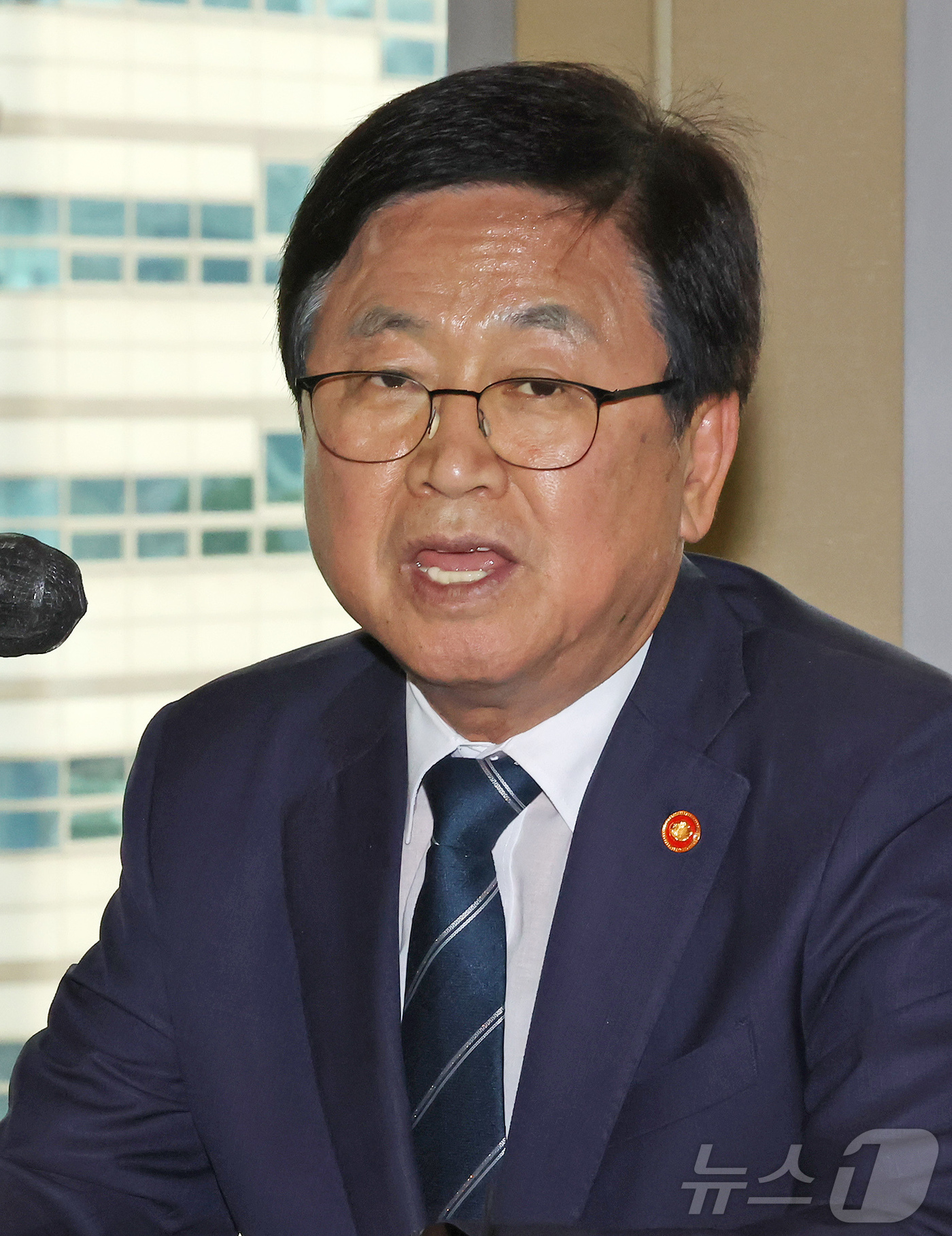 (서울=뉴스1) 장수영 기자 = 최교진 사회부총리 겸 교육부 장관이 30일 서울 종로구 포시즌스 호텔에서 열린 '국가균형성장을 위한 지방대학 육성 거점국립대 총장 간담회'에 참석해 …