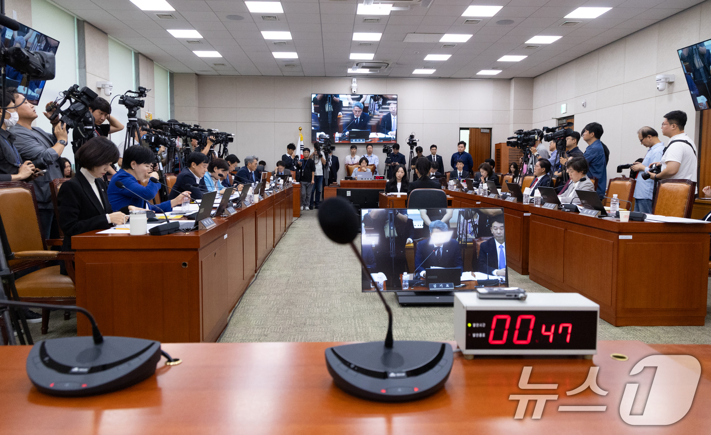 (서울=뉴스1) 이승배 기자 = 30일 서울 여의도 국회에서 열린 제429회국회(정기회) 법제사법위원회 제7차 전체회의에서 추미애 위원장이 회의를 주재하고 있다. 2025.9.30 …