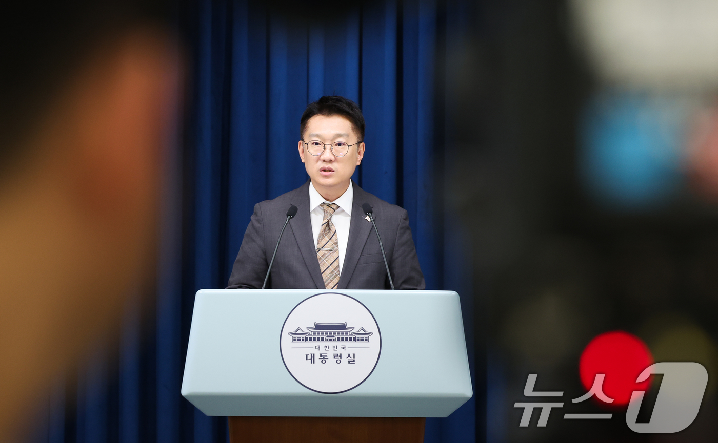 (서울=뉴스1) 허경 기자 = 김남준 대통령실 대변인이 30일 서울 용산 대통령실 청사에서 제44회 국무회의 관련 브리핑을 하고 있다.  2025.9.30/뉴스1