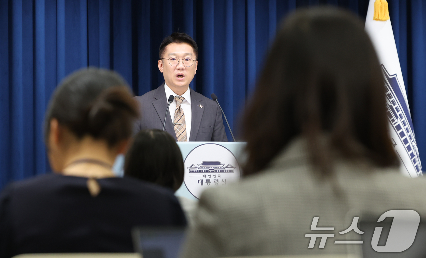 (서울=뉴스1) 허경 기자 = 김남준 대통령실 대변인이 30일 서울 용산 대통령실 청사에서 제44회 국무회의 관련 브리핑을 하고 있다.  2025.9.30/뉴스1