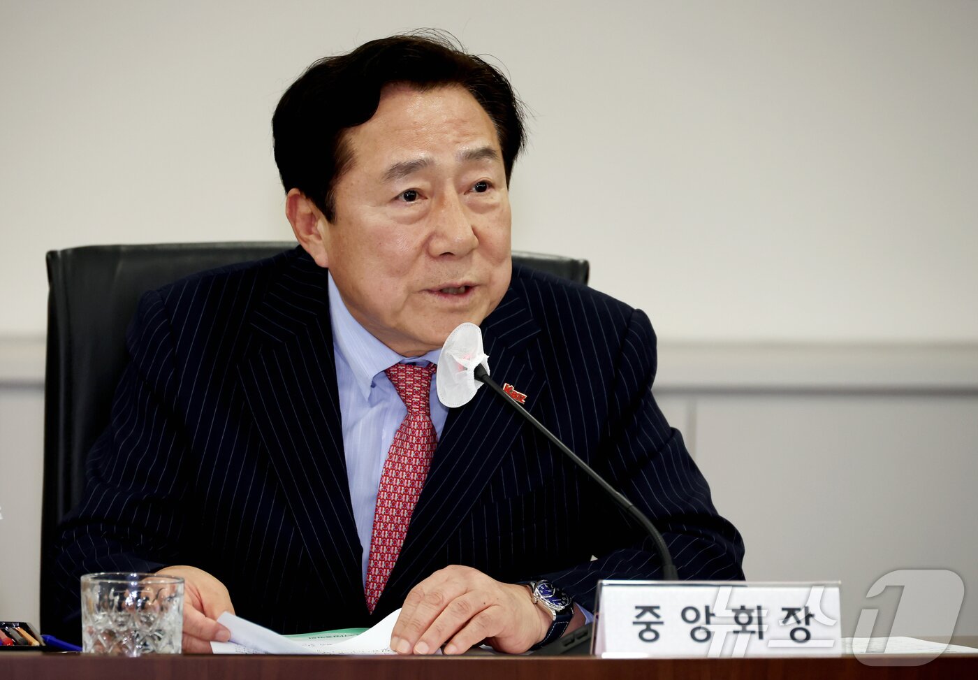 본문 이미지 - 김기문 중기중앙회장이 &#39;임광현 국세청장 중소기업인 소통 간담회&#39;에서 발언하고 있다. &#40;중기중앙회 제공&#41;