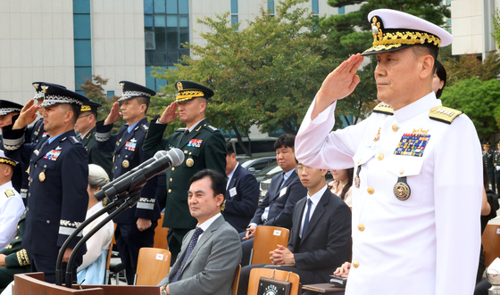 2차 종합특검, 김명수 전 합참의장 입건…'내란 가담' 재수사