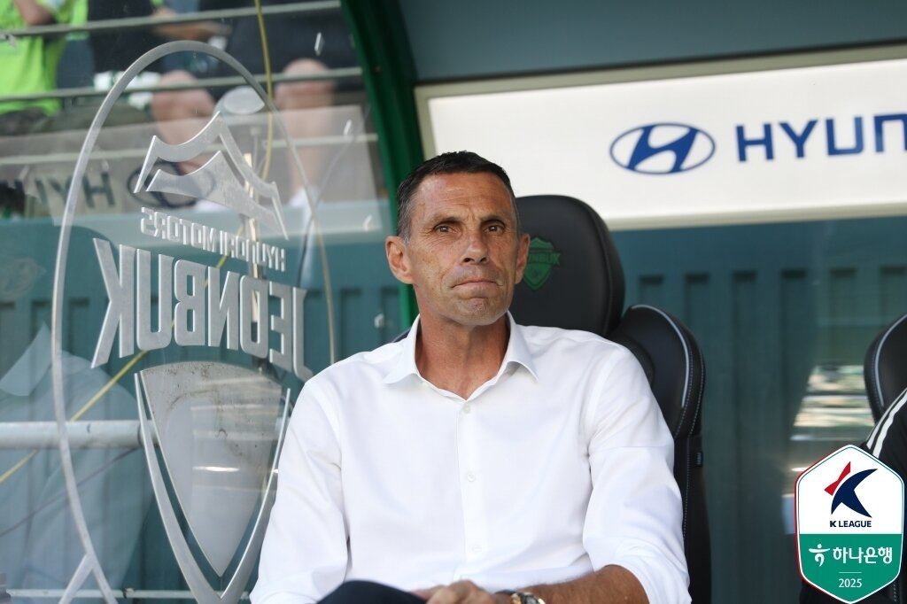 본문 이미지 - 거스 포옛 전북 현대 감독(한국프로축구연맹 제공) 