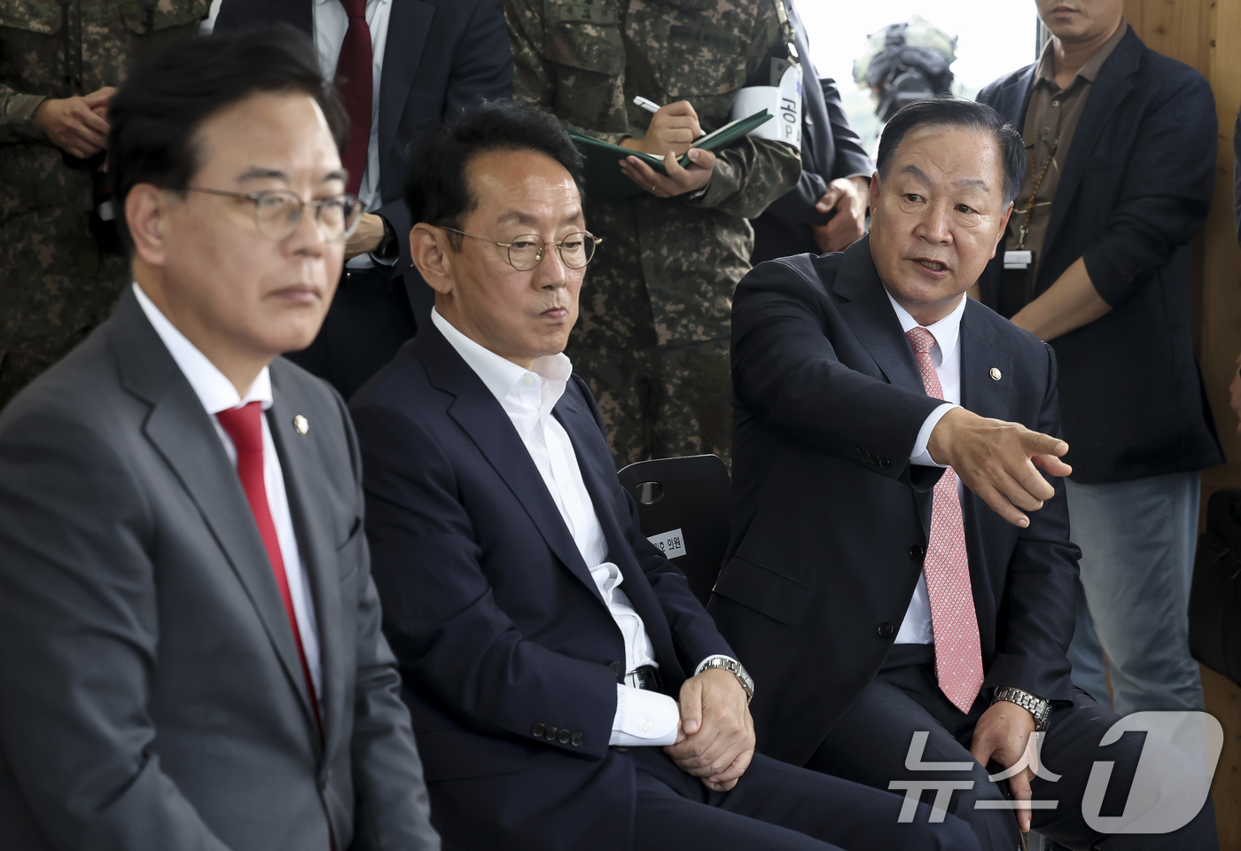 (포천=뉴스1) 국회사진기자단 = 국회 국방위원회 소속 한기호 국민의힘 의원이 30일 경기 포천시 육군 제6보병사단 2여단 GOP대대를 방문해 최전방 군사대비 태세 점검을 하고 있 …