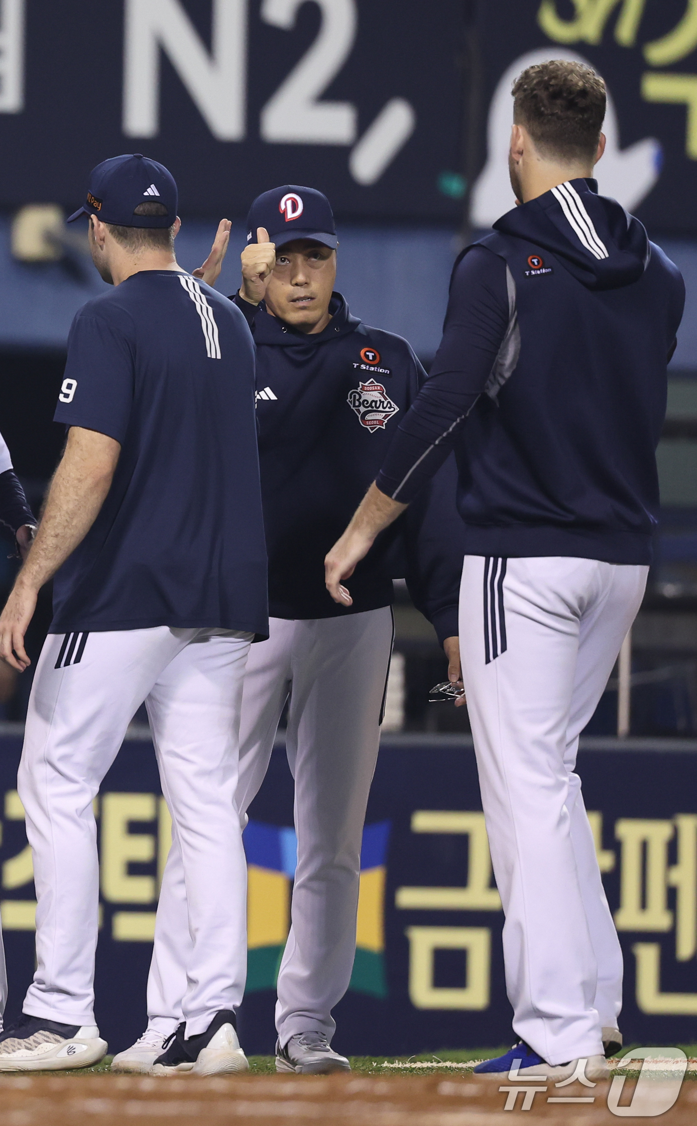 (서울=뉴스1) 안은나 기자 = 30일 오후 서울 송파구 잠실야구장에서 열린 프로야구 2025 신한 SOL 뱅크 KBO 리그 두산 베어스와 LG 트윈스의 경기에서 6:0으로 두산이 …