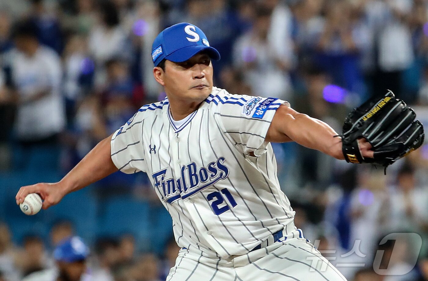 본문 이미지 - 30일 오후 대구 수성구 삼성라이온즈파크에서 열린 프로야구 &#39;2025 신한 SOL뱅크 KBO 리그&#39; KIA 타이거즈와 삼성 라이온즈의 경기, 5대 0으로 앞선 9회초 마운드에 오른 삼성 마무리 투수 오승환이 KIA 대타 최형우를 상대로 역투하고 있다. 2025.9.30/뉴스1 ⓒ News1 공정식 기자