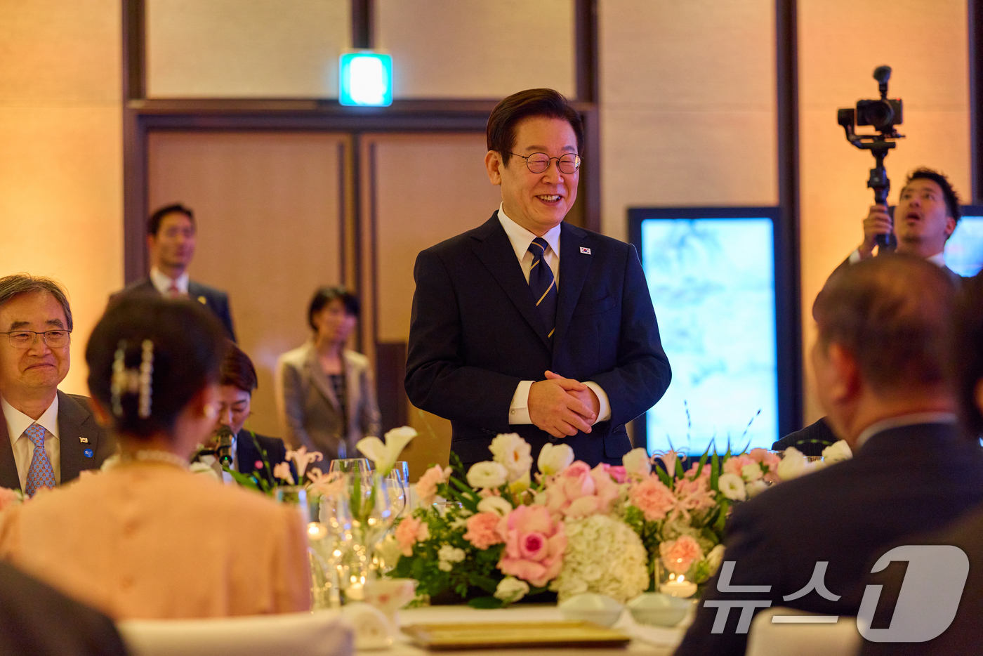 (서울=뉴스1) 허경 기자 = 이재명 대통령과 이시바 시게루 일본 총리가 30일 부산 웨스틴조선 1층 그랜드볼룸에서 한일 정상 만찬을 하고 있다. (대통령실 제공. 재판매 및 DB …