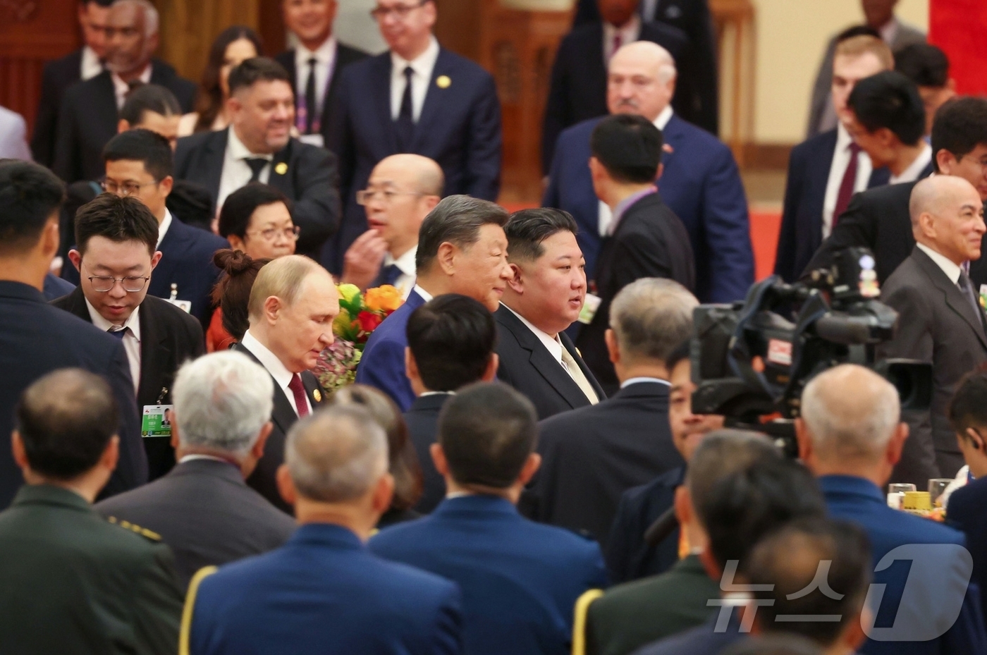 (평양 노동신문=뉴스1) = 북한 노동당 기관지 노동신문은 3일 김정은 당 총비서가 중국인민항일전쟁 및 세계반파쇼전쟁승리(전승절) 80돌(주년) 기념 연회에 참석한 사실을 4일 보 …