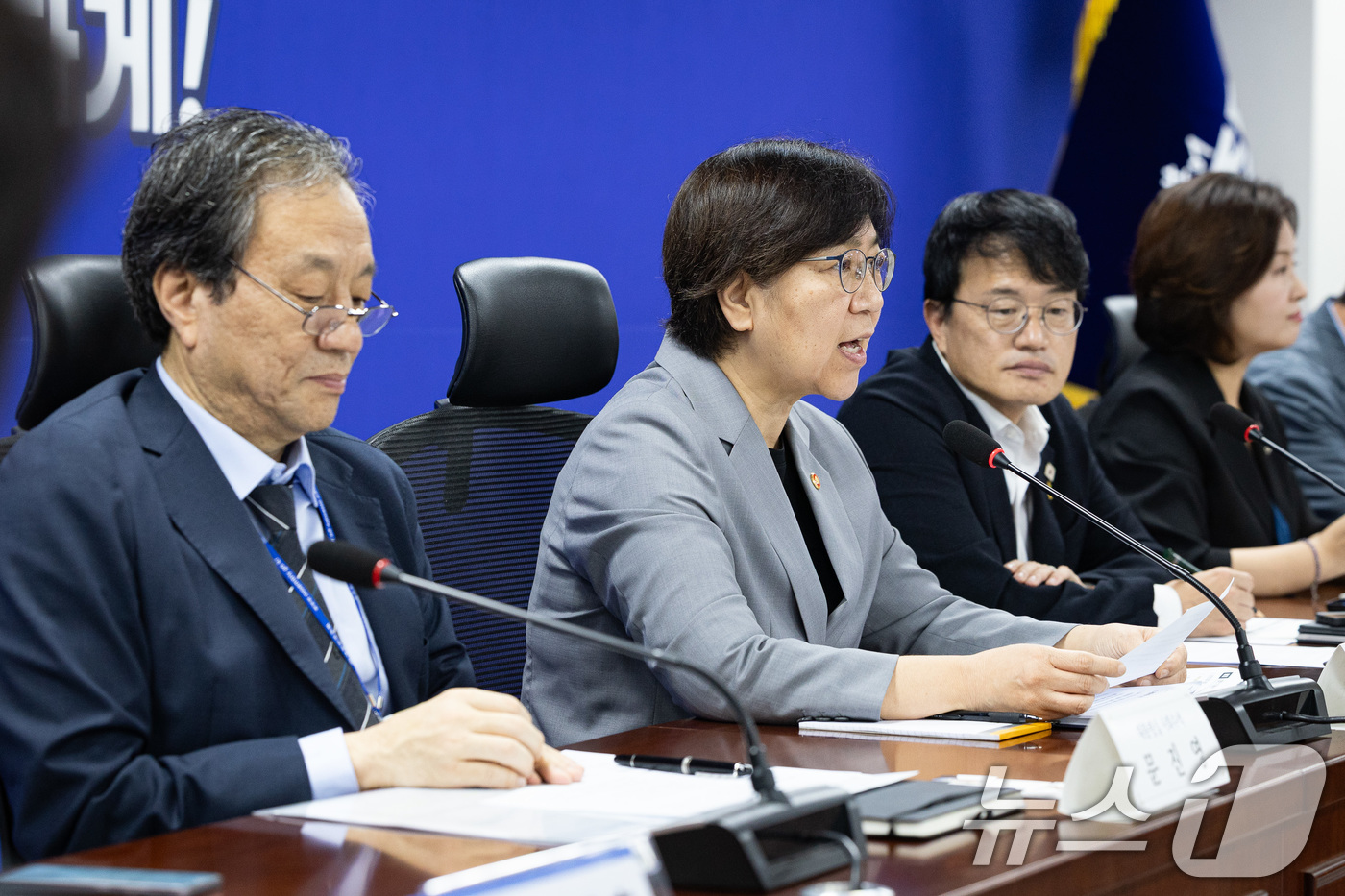 (서울=뉴스1) 유승관 기자 = 정은경 보건복지부 장관이 4일 서울 여의도 국회 의원회관에서 열린 보건복지위원회 당·정·대 협의에서 모두 발언을 하고 있다. 2025.9.4/뉴스1 …