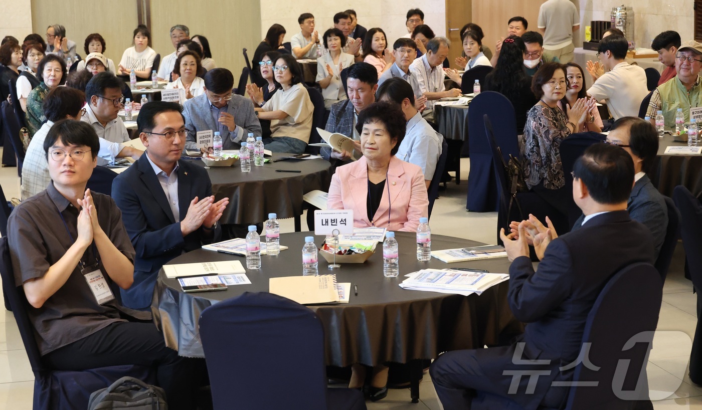 (대전=뉴스1) 이동원 기자 = 대전 동구(구청장 박희조)는 지난 3일 ‘동구 미래산업 발전 전략과 대응 방안’을 주제로, ‘제4차 동구 미래세대상생협의체 인구정책 기획포럼’을 개 …