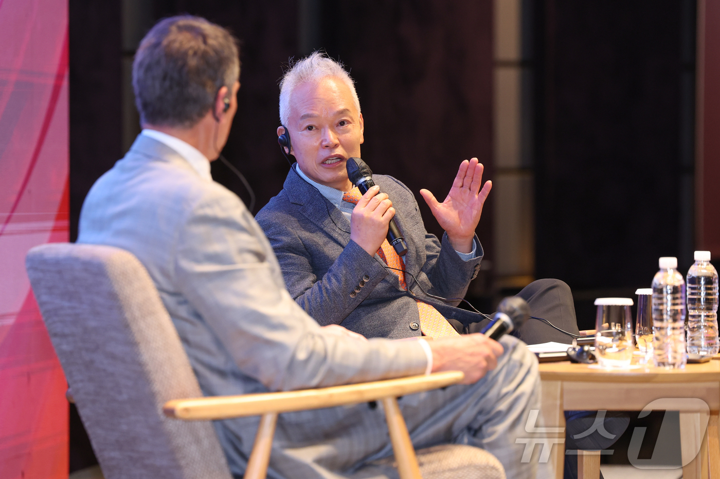 (서울=뉴스1) 안은나 기자 = 네이턴 로젠버그 인시그니엄 공동창업자 겸 대표와 백용호 GK인사이츠 이사장이 4일 오전 서울 중구 웨스틴 조선 서울에서 열린 글로벌코리아인사이츠(G …