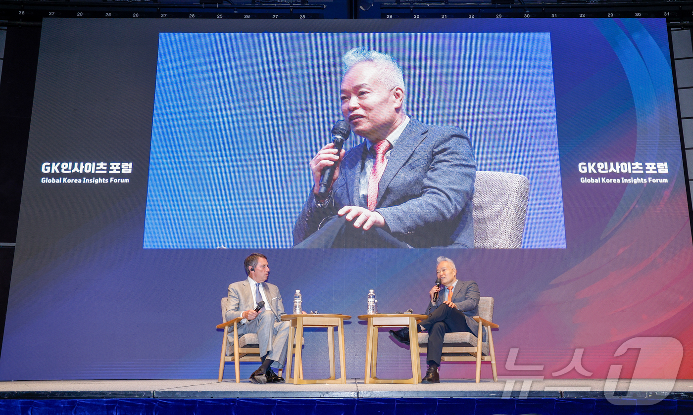 (서울=뉴스1) 안은나 기자 = 네이턴 로젠버그 인시그니엄 공동창업자 겸 대표와 백용호 GK인사이츠 이사장이 4일 오전 서울 중구 웨스틴 조선 서울에서 열린 글로벌코리아인사이츠(G …