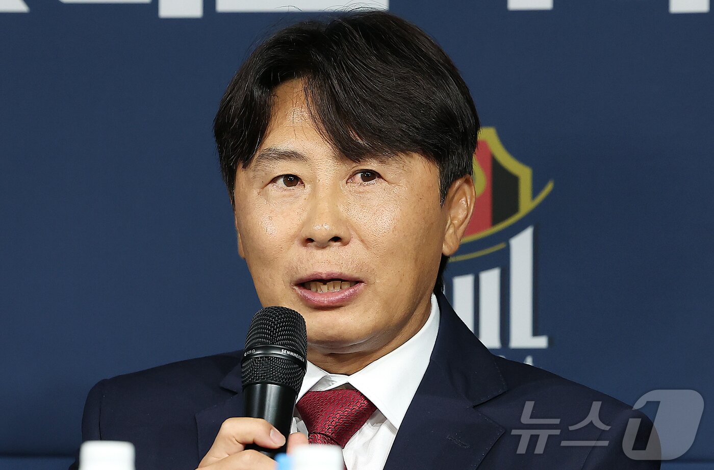 본문 이미지 - 김기동 FC서울 감독이 4일 오전 서울 종로구 신문로 축구회관에서 열린 ‘2025-26 ACL 참가 K리그 4개팀 미디어데이’에 참석해 취재진 질문에 답변하고 있다. 2025.9.4/뉴스1 ⓒ News1 김진환 기자