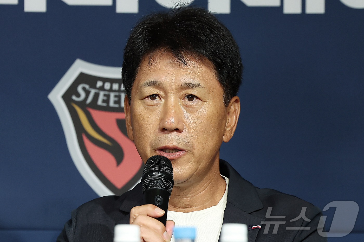 (서울=뉴스1) 김진환 기자 = 박태하 포항스틸러스 감독이 4일 오전 서울 종로구 신문로 축구회관에서 열린 ‘2025-26 ACL 참가 K리그 4개팀 미디어데이’에 참석해 취재진 …