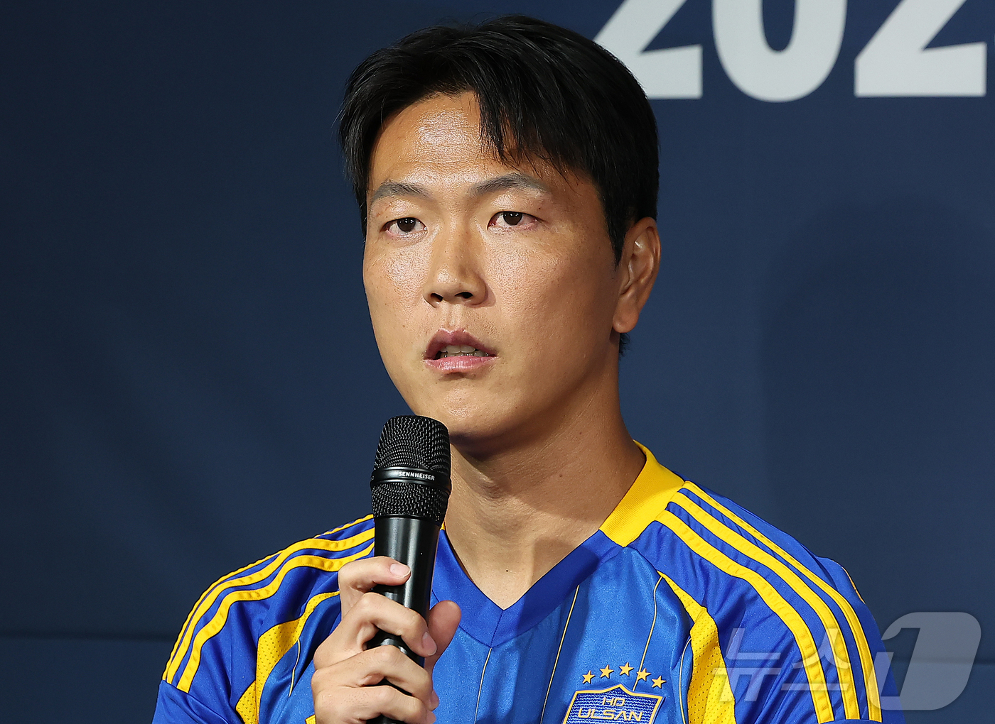 (서울=뉴스1) 김진환 기자 = 울산HD 김영권이 4일 오전 서울 종로구 신문로 축구회관에서 열린 ‘2025-26 ACL 참가 K리그 4개팀 미디어데이’에 참석해 취재진 질문에 답 …