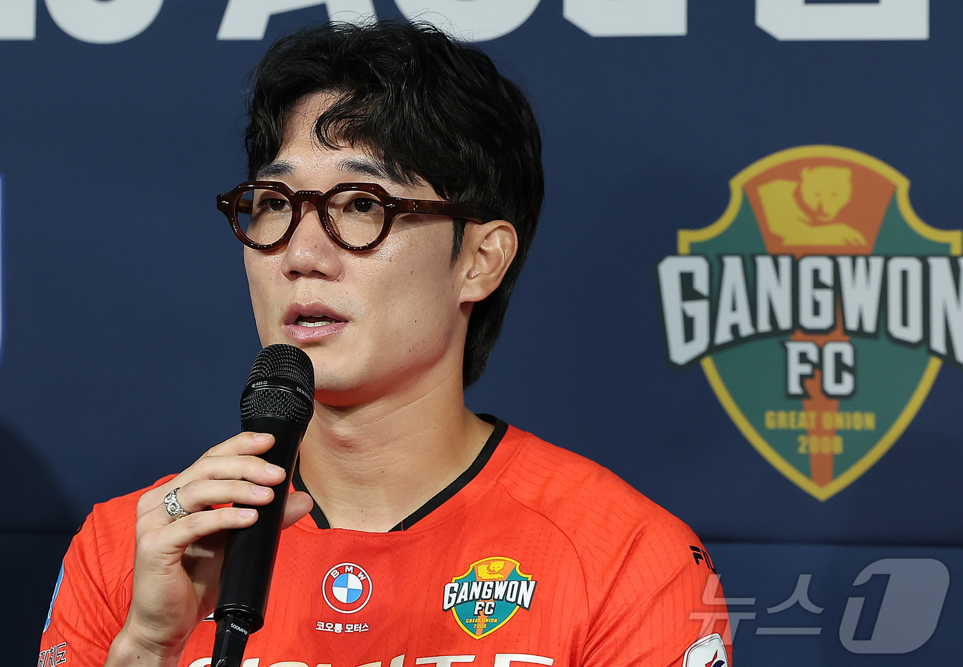 (서울=뉴스1) 김진환 기자 = 강원FC 이유현이 4일 오전 서울 종로구 신문로 축구회관에서 열린 ‘2025-26 ACL 참가 K리그 4개팀 미디어데이’에 참석해 취재진 질문에 답 …