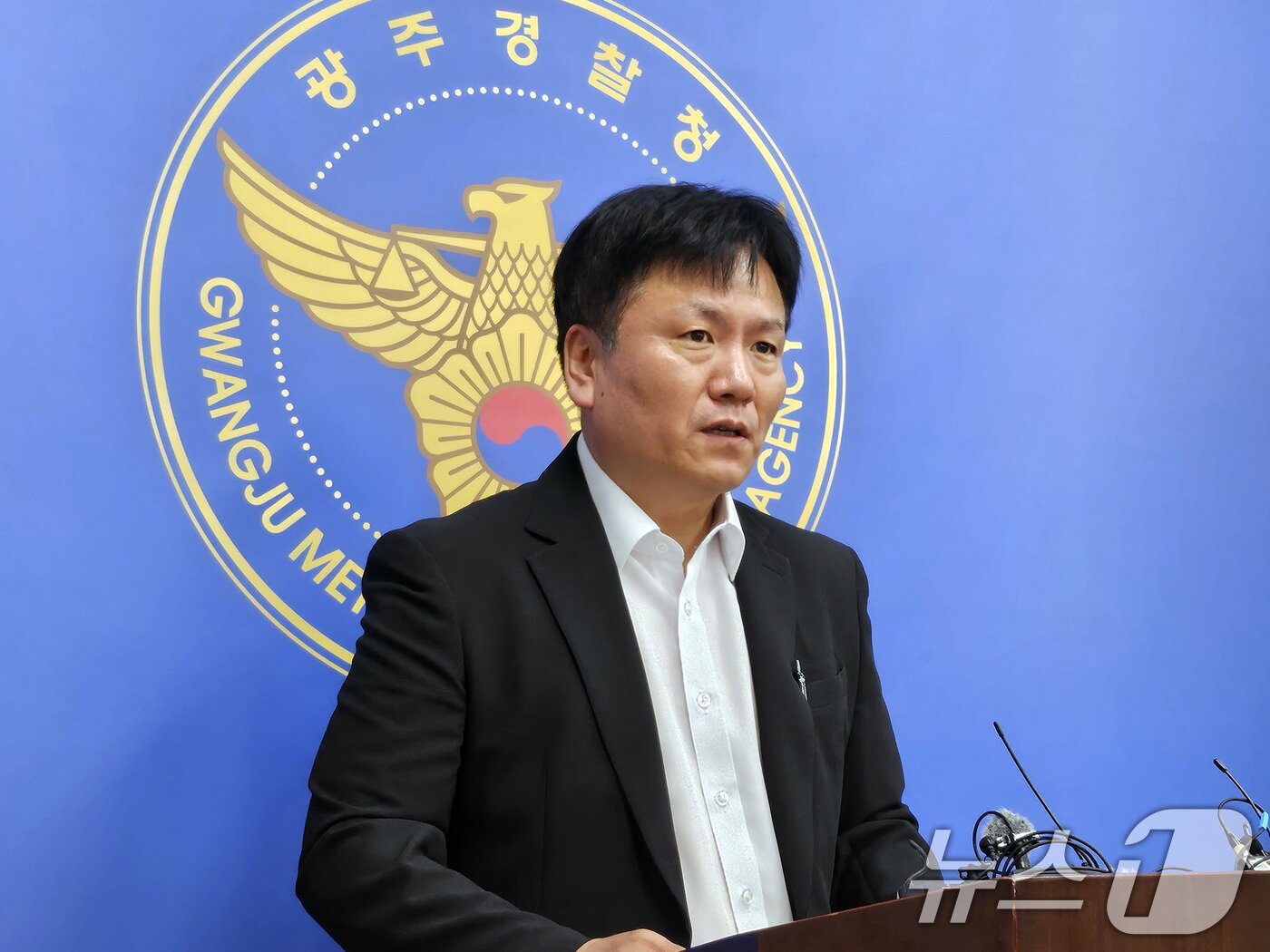 본문 이미지 - 박동성 광주경찰청 형사기동대장이 4일 기자실에서 금호타이어 광주공장 화재 관련 수사 결과를 브리핑하고 있다. 2025.9.4/뉴스1 ⓒ News1 이수민 기자