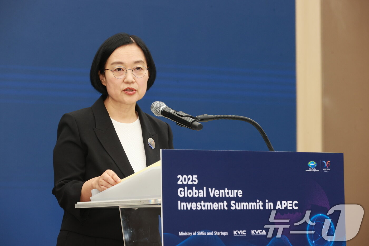 본문 이미지 - 한성숙 중소벤처기업부 장관이 4일 제주국제컨벤션센터&#40;ICC&#41;에서 열린 &#39;2025 글로벌 벤처 투자 서밋 in APEC&#39;에서 환영사를 하고 있다. &#40;중소벤처기업부 제공. 재판매 및 DB 금지&#41; 2025.9.4/뉴스1