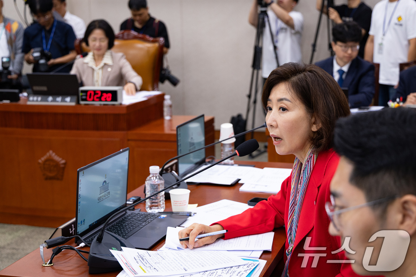 (서울=뉴스1) 유승관 기자 = 나경원 국민의힘 의원이 4일 서울 여의도 국회에서 열린 제429회 국회(정기회) 법제사법위원회 제2차 전체회의에서 검찰개혁 공청회 관련 질의를 하고 …
