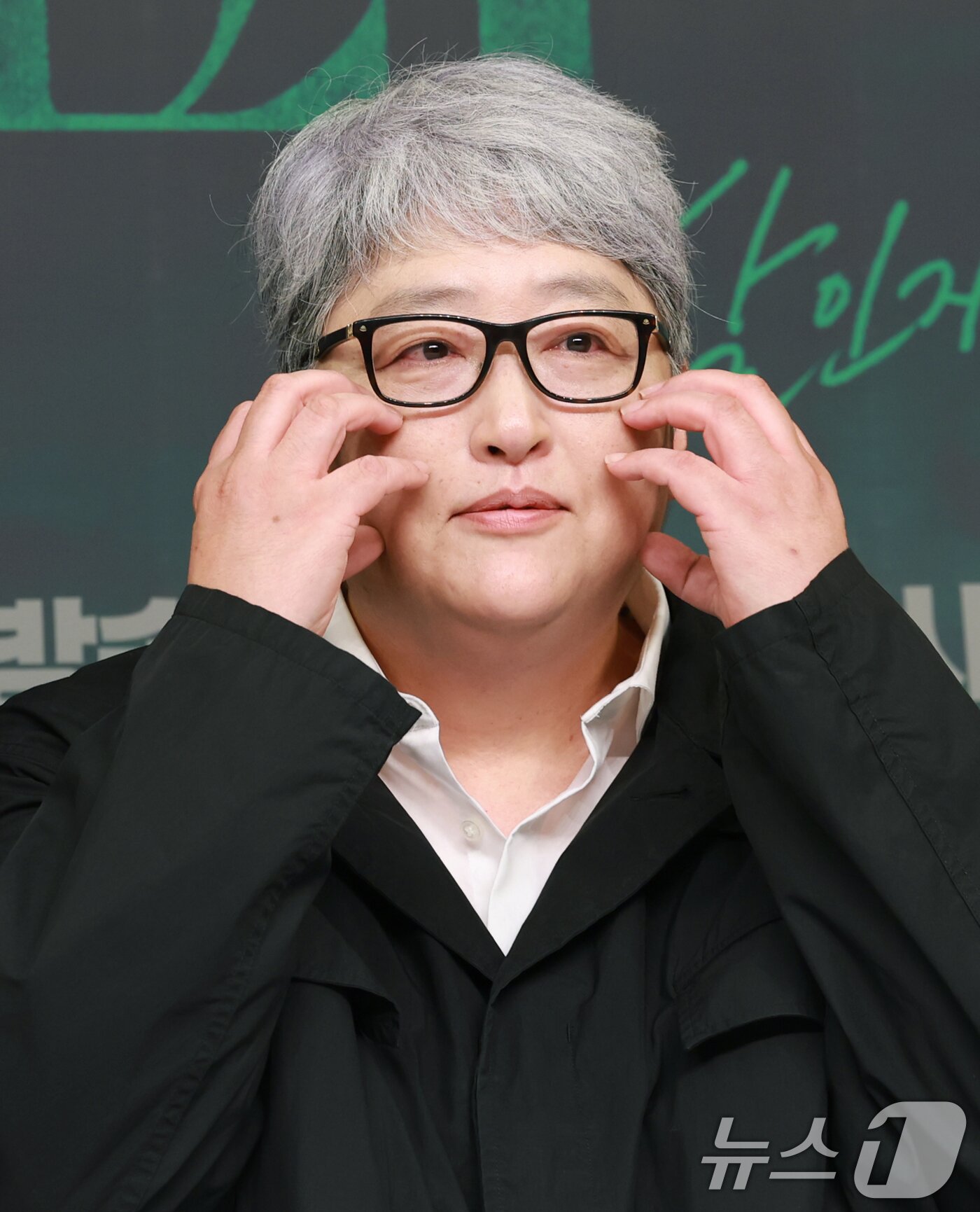 본문 이미지 - 변영주 감독이 4일 오후 서울 목동 SBS에서 열린 금토드라마 '사마귀: 살인자의 외출'(연출 변영주/극본 이영종) 제작발표회에 참석해 포즈를 취하고 있다. 2025.9.4/뉴스1 ⓒ News1 권현진 기자