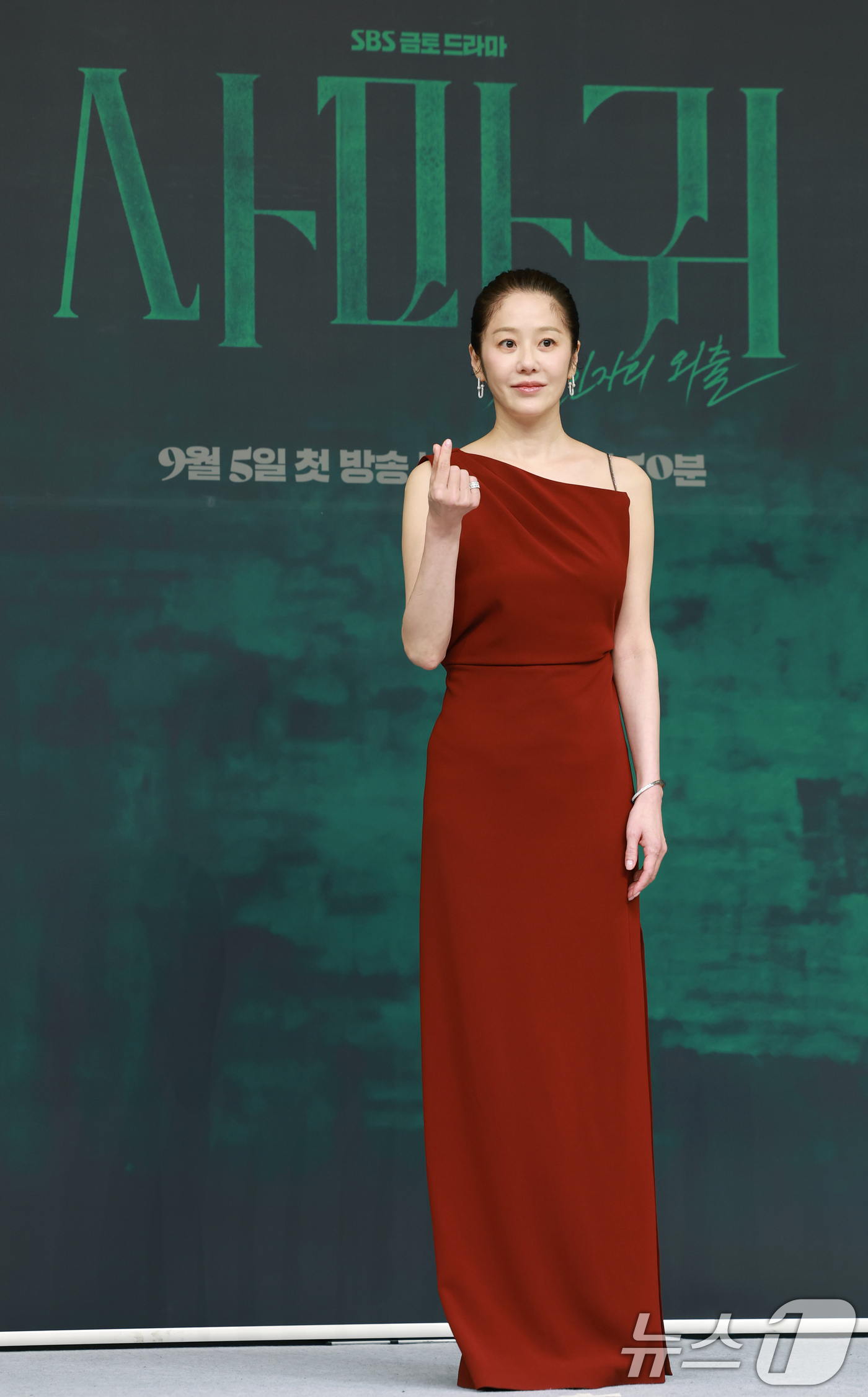 (서울=뉴스1) 권현진 기자 = 배우 고현정이 4일 오후 서울 목동 SBS에서 열린 금토드라마 '사마귀: 살인자의 외출'(연출 변영주/극본 이영종) 제작발표회에 참석해 포즈를 취하 …